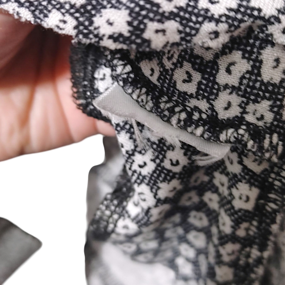 Urban Outfitters Black & White Floral Ruffled Crop Top Women's Size Large L - Picture 8 of 9